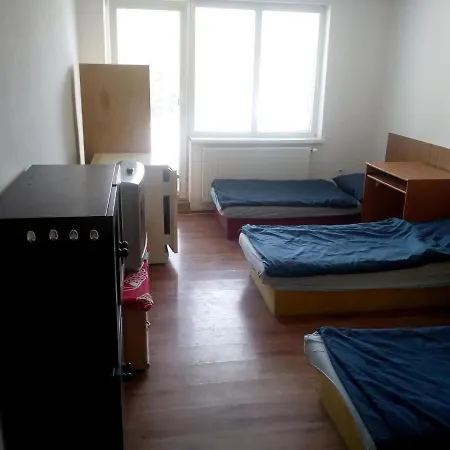 Ubytovanie Pre Robotnikov * Moravany nad Vahom
